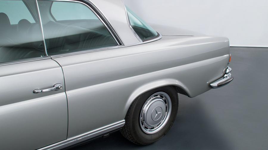 Детали экстерьера Mercedes-Benz 280 SE 3.5 Coupe (W111) 1970 года  (фото 12 из 20)